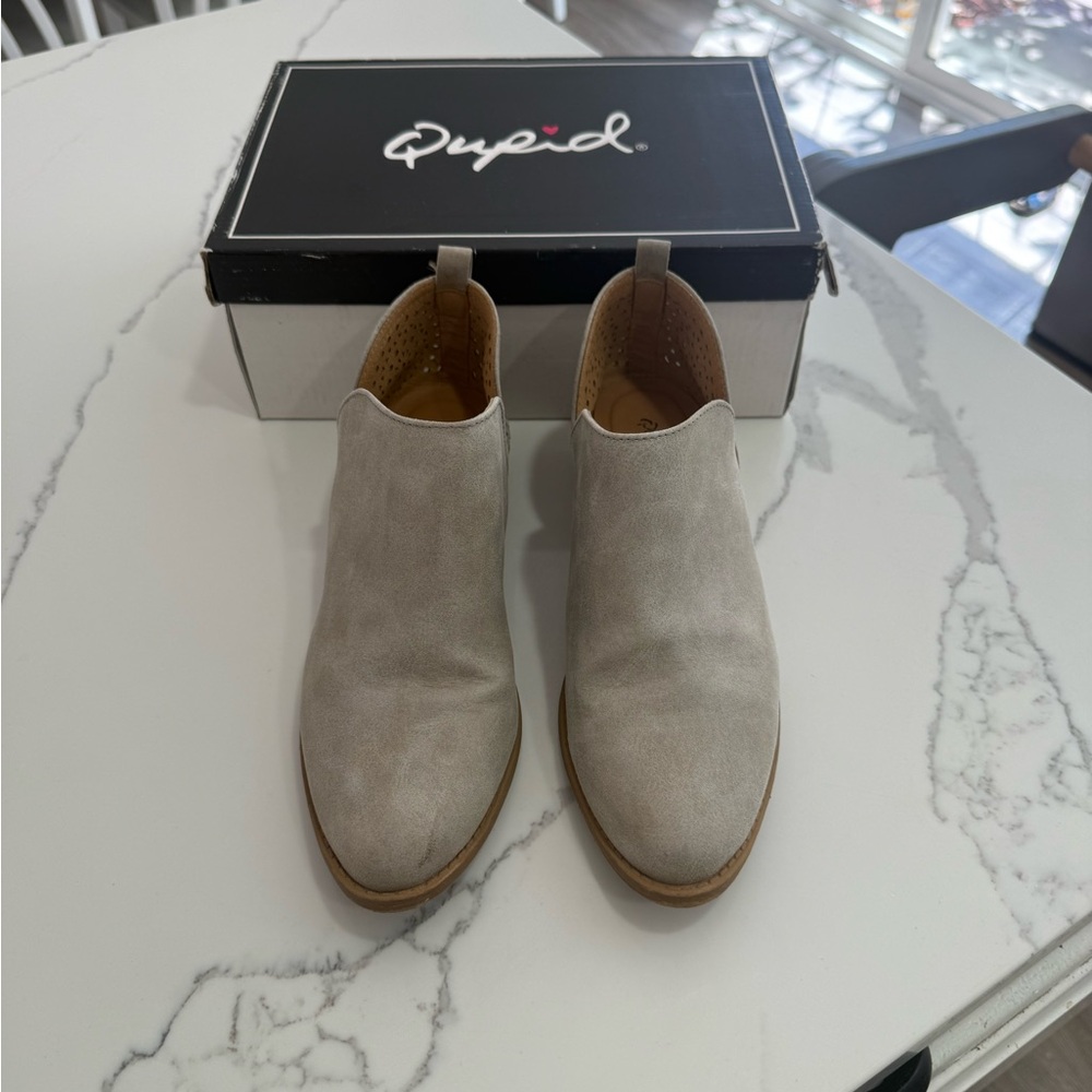 Qupid Light Gray Perforated Suede Ankle Booties - Picture 4 of 8